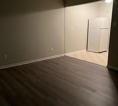 5th image of 208 Lakeshore Dr APT 20