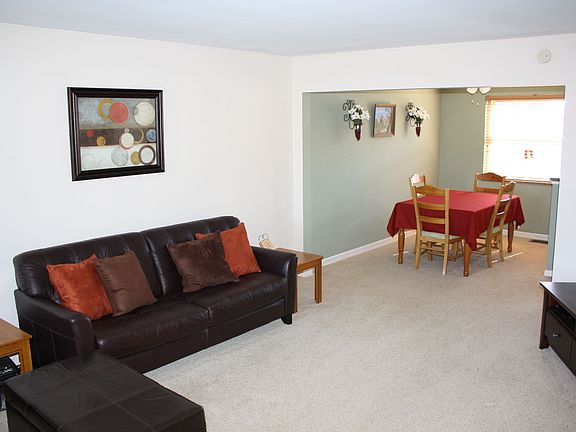 living room/dining room