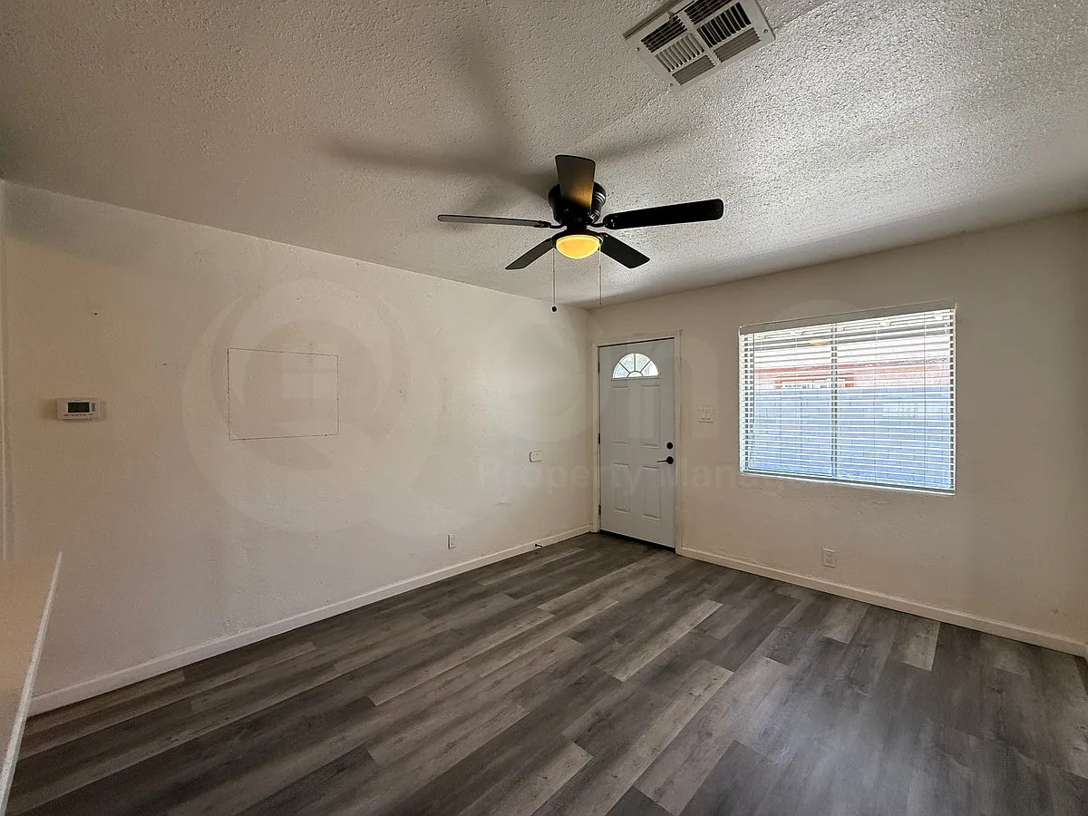 2 bed, 1.0 bath, 660 sqft, $1,325 — Photo 3