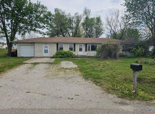 206 Crescent Dr, Lincoln, MO 65338