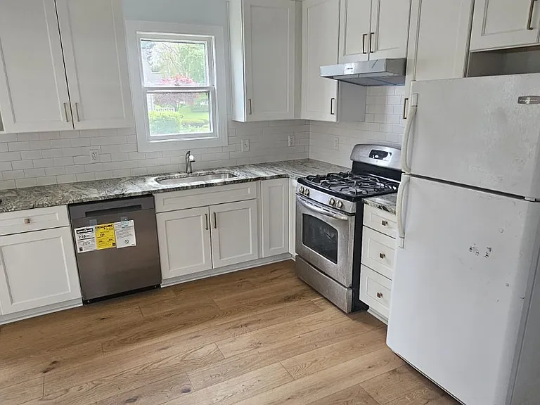 301 Bassett Rd — Photo 39