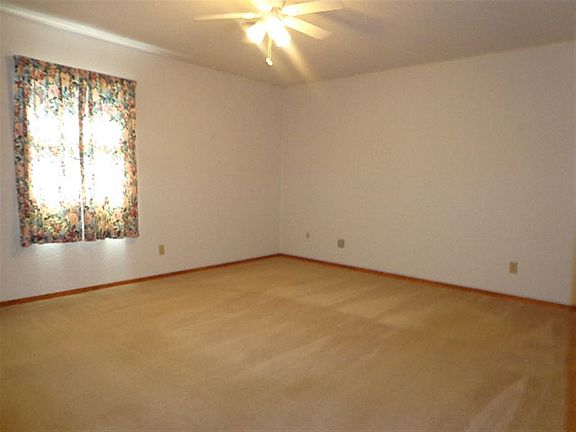 5th image of 1273 E Rebecca Ln