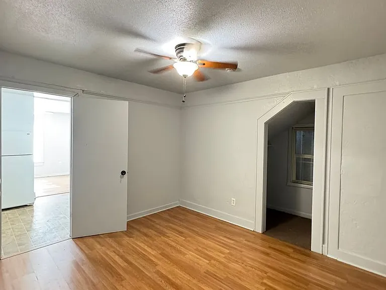 417 Lyon St SE — Photo 4