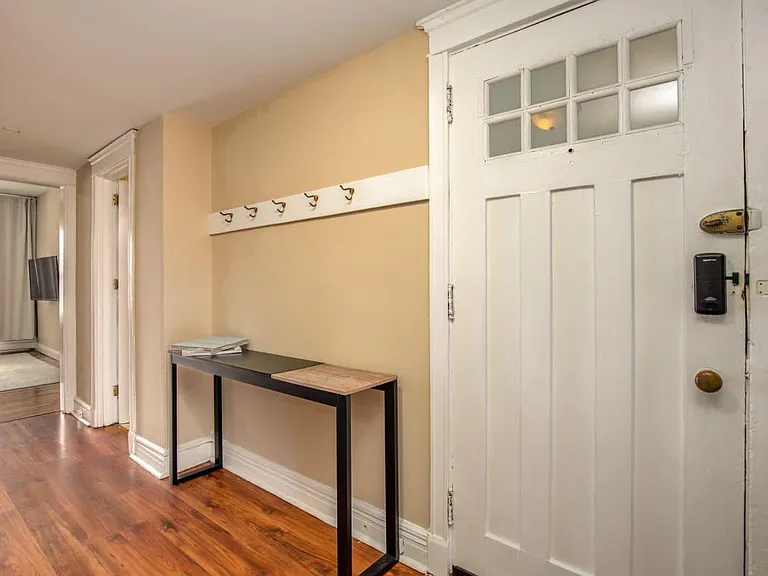 Lyndon Apartment — Photo 21