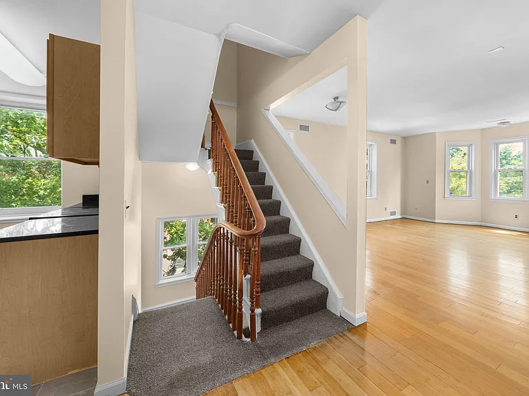 1016 Kirk Ave — Photo 8