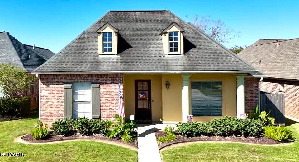 1st image of 106 Saint Martinique Ln