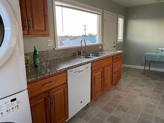 The right side granite countertop workspace with washer and dryer is so convenient. And, look at that picture window for a view of Mt. Tamalpais. Eating at the kitchen table makes meal time so enjoyable. Outside the back door is a small porch which is ju