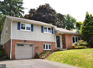 12 Red Oak Rd, Oreland, PA 19075