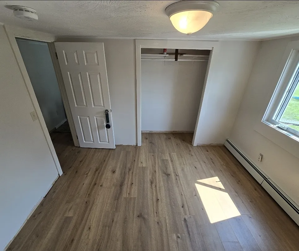 3 bed, 1000 sqft, $2,000 — Photo 2