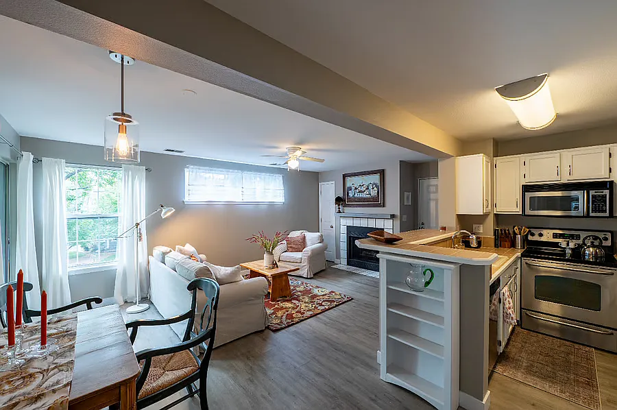 2 bed, 814 sqft, $2,400 — Photo 3