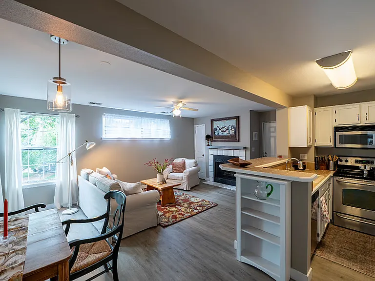 6756 S Ivy St #B1 — Photo 3