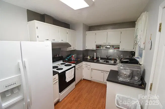 615 E Maple Ave — Photo 4
