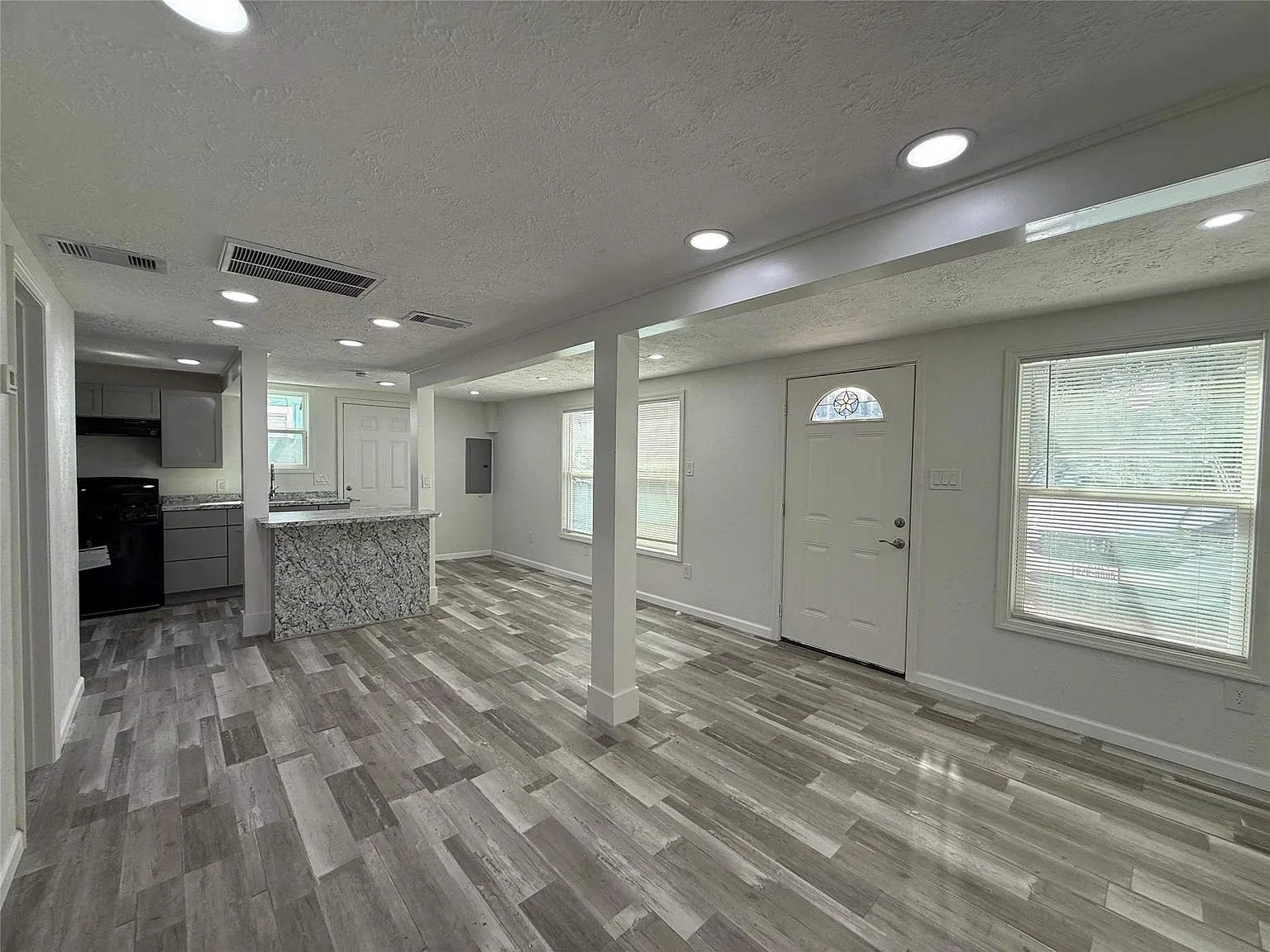 2 bed, 1.5 bath, 936 sqft, $1,700 — Photo 4