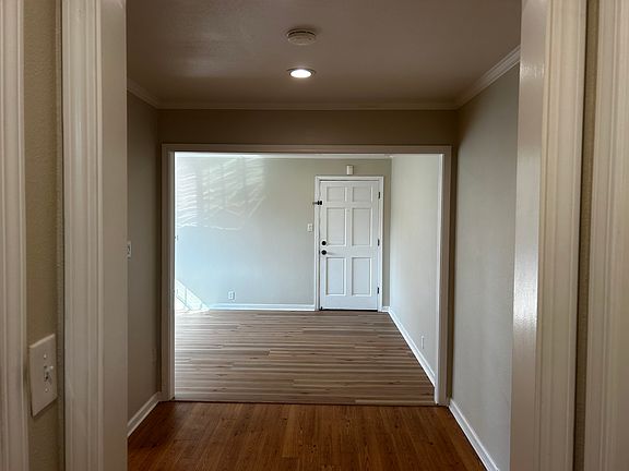 4th image of 1929 The Alameda #10