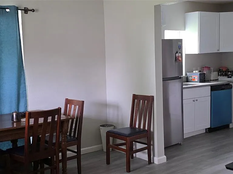 1624 Cedar St — Photo 3