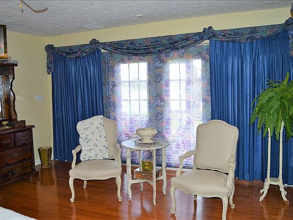 5th image of 9041 Lake Lynn Dr