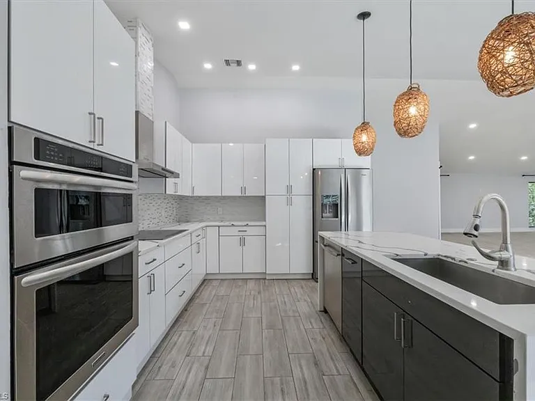 6161 Waxmyrtle Way — Photo 8