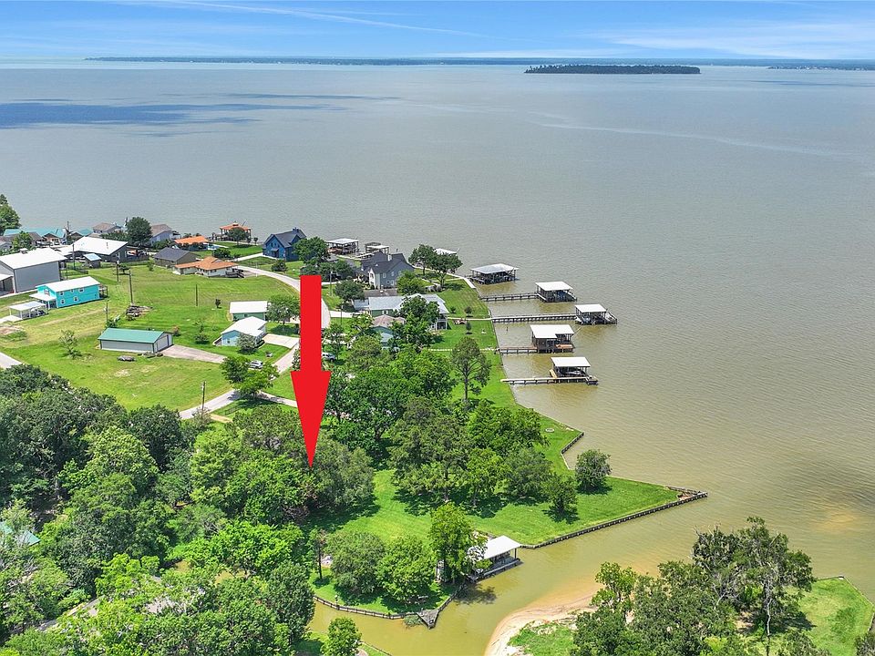 1st image of 151 Lakeview Cir