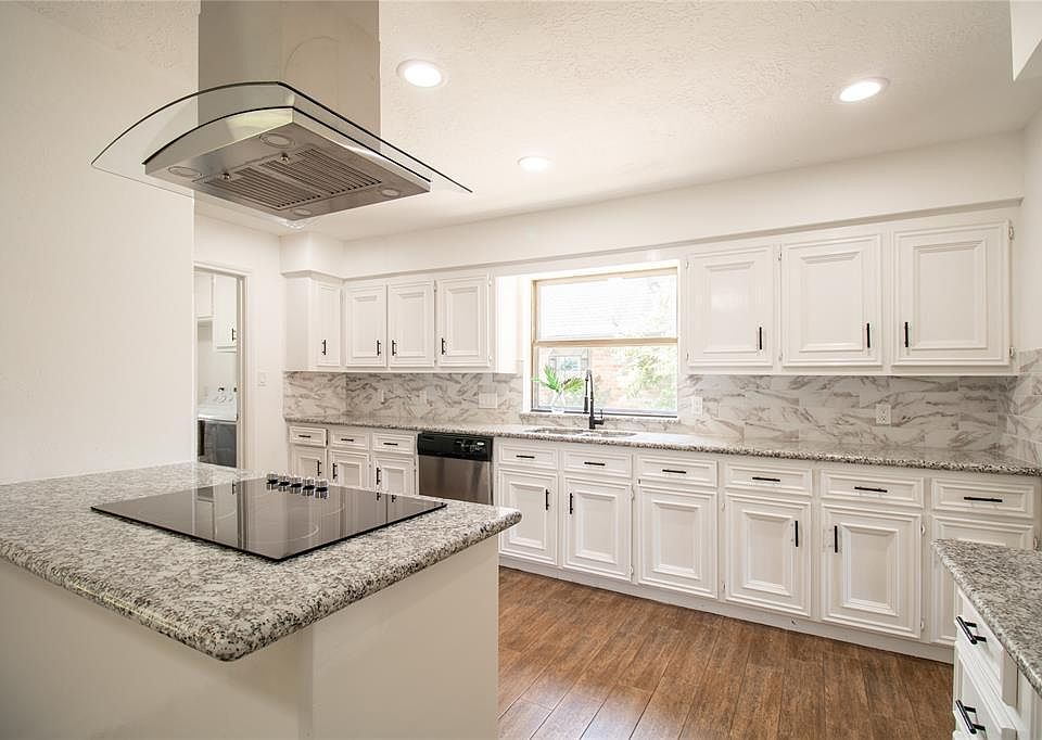 1st image of 15415 La Paloma Drive