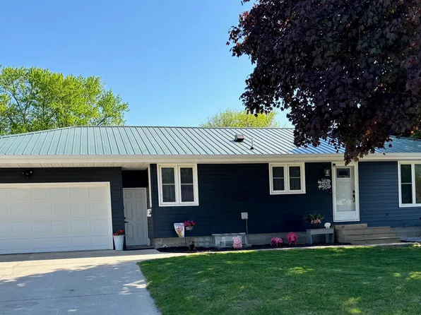 2808 1st St, Emmetsburg, IA 50536