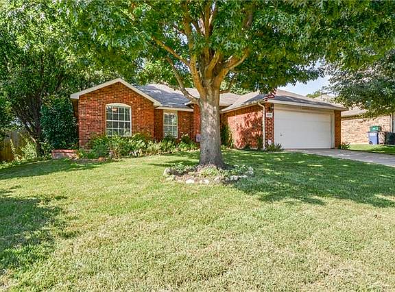 3rd image of 3205 Cliff Oaks Dr