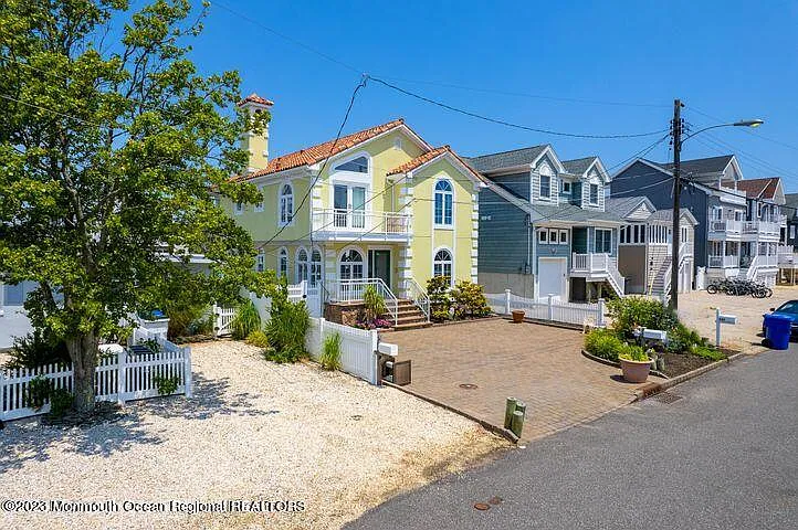 4 bed, 2256 sqft, $6,000 — Photo 3