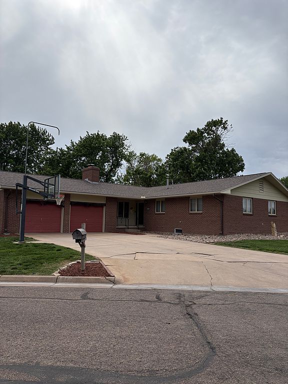 310 Meadowlark Dr - Property Image