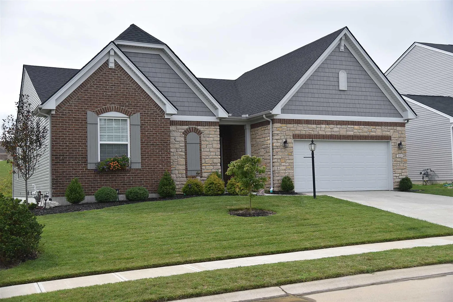 854 Lakerun Ln photo 1