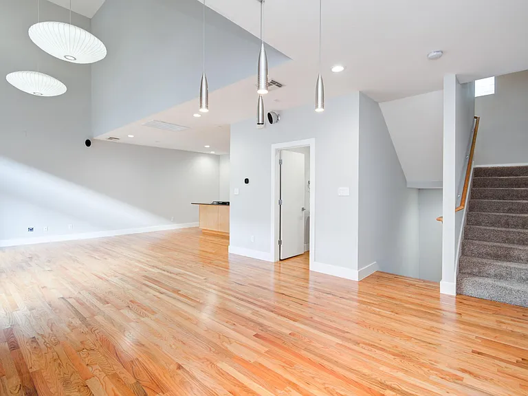 4202 Spencer St — Photo 8