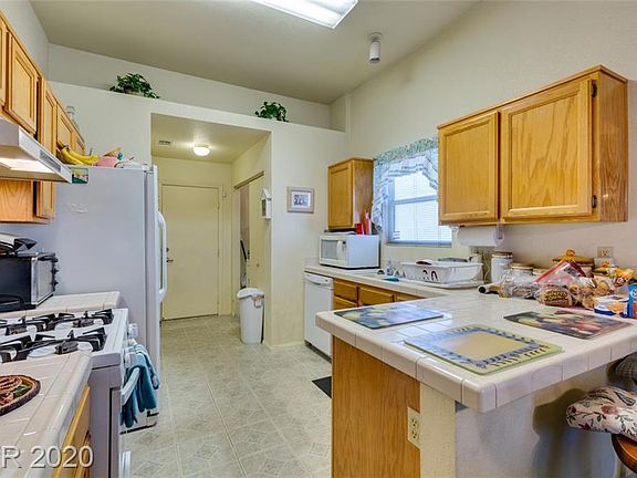 4th image of 371 Virginia Lake Ave