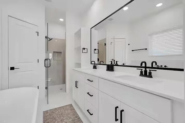 3419 Yellowstone Blvd — Photo 5