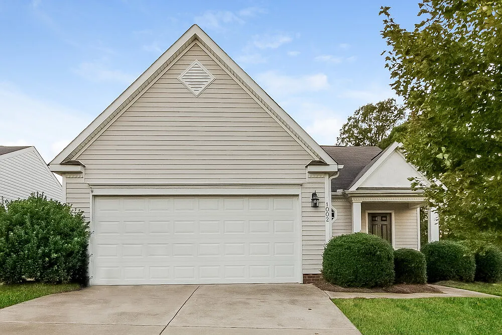 3 bed, 3.0 bath, 1480 sqft, $2,075 — Photo 1