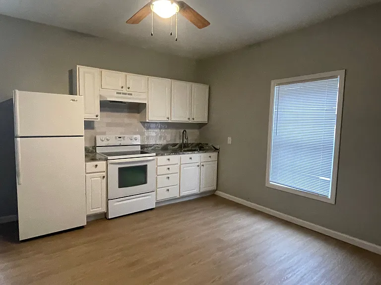 125 E Broadway St #3 — Photo 5