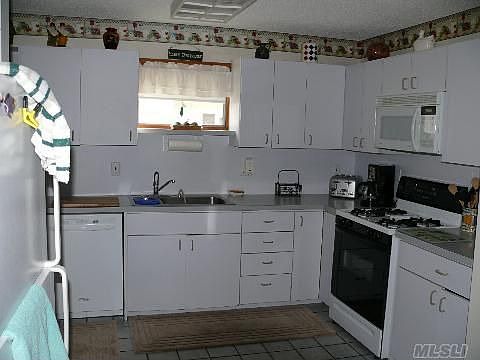 5th image of 71 Mulford Ave