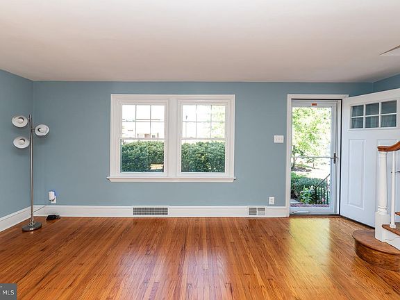 5th image of 4 Dowling Ave