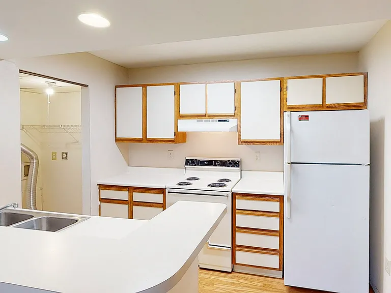 Woodhills Apartments — Photo 36
