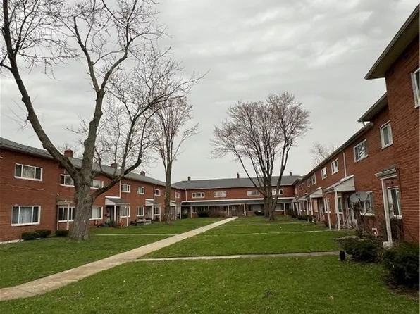 23755 Banbury Cir APT 4, Warrensville Heights, OH 44128