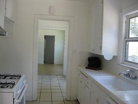 2nd image of 3234 E Lamona Ave