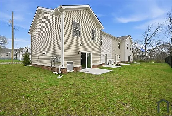 2 bed, $1,100 — Photo 4