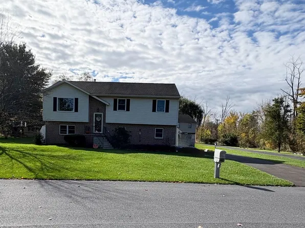 12 Wooded Run Dr, Dillsburg, PA 17019