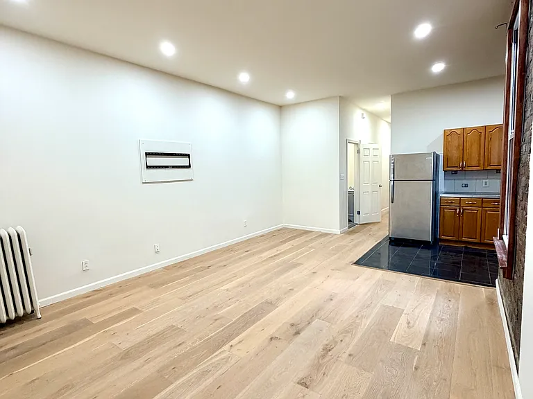 31-16 Steinway St #3F — Photo 3