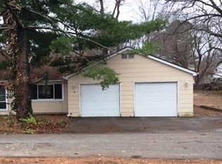 16 Spur Dr, Fenton, MO 63026