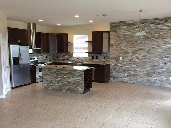 5th image of 722 Parker Den Dr