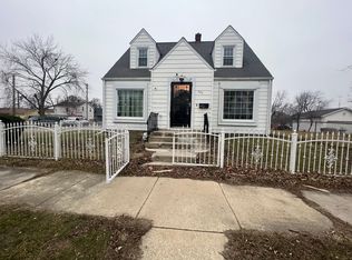 393 S 5th Ave, Kankakee, IL 60901