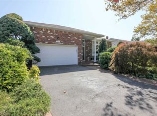 762 Gilbert Pl, Valley Stream, NY 11581