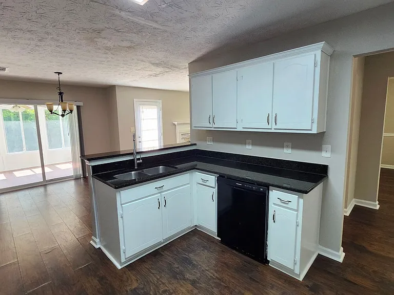 3049 Winding Grove Dr — Photo 3