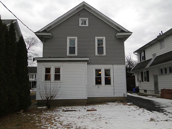 2nd image of 39 Oakwood St