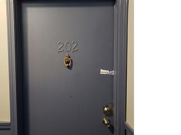 2nd image of 5005 S Drexel Blvd #202