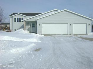 634 Evergreen Dr, Grand Forks, ND 58201