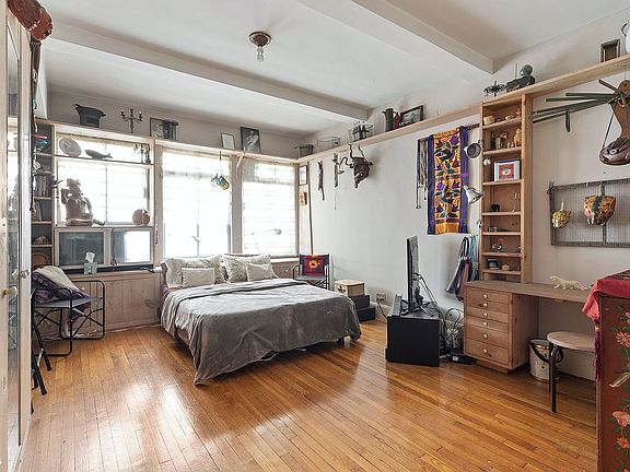4th image of 40 E 10th St Unit 1C